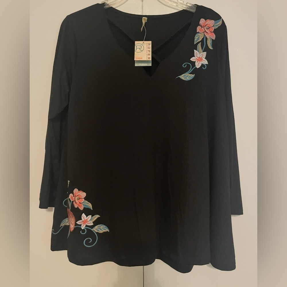 Roper Embroidered Black Top